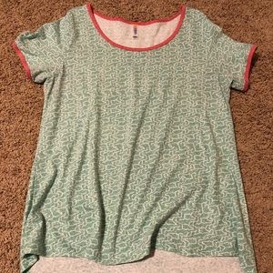 EUC Lularoe Medium Classic T